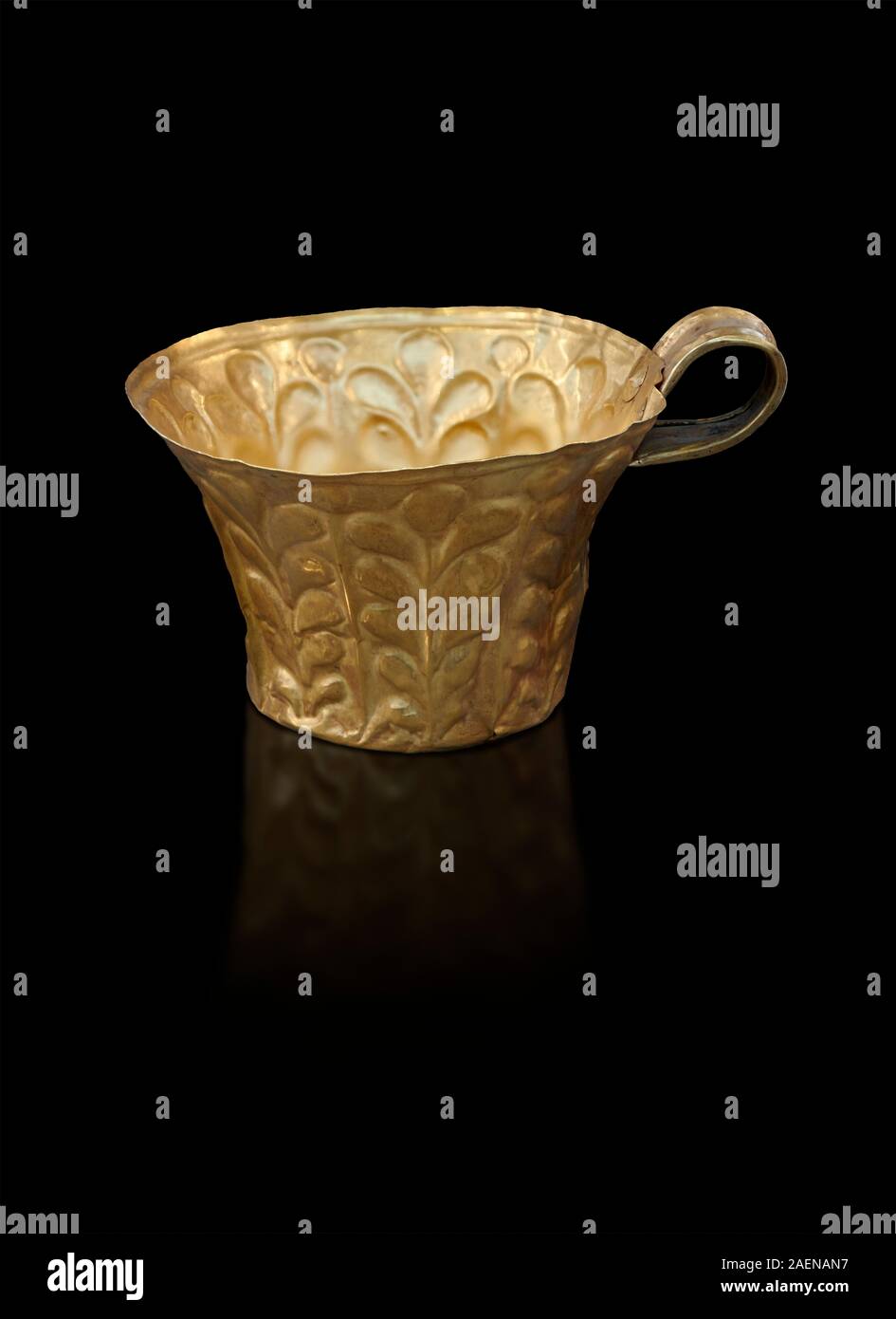 Mykenische Gold Cup mit horizontalen Nuten gefunden in Grab IV Mykene, Griechenland begraben. Archäologisches Nationalmuseum von Athen. Stockfoto