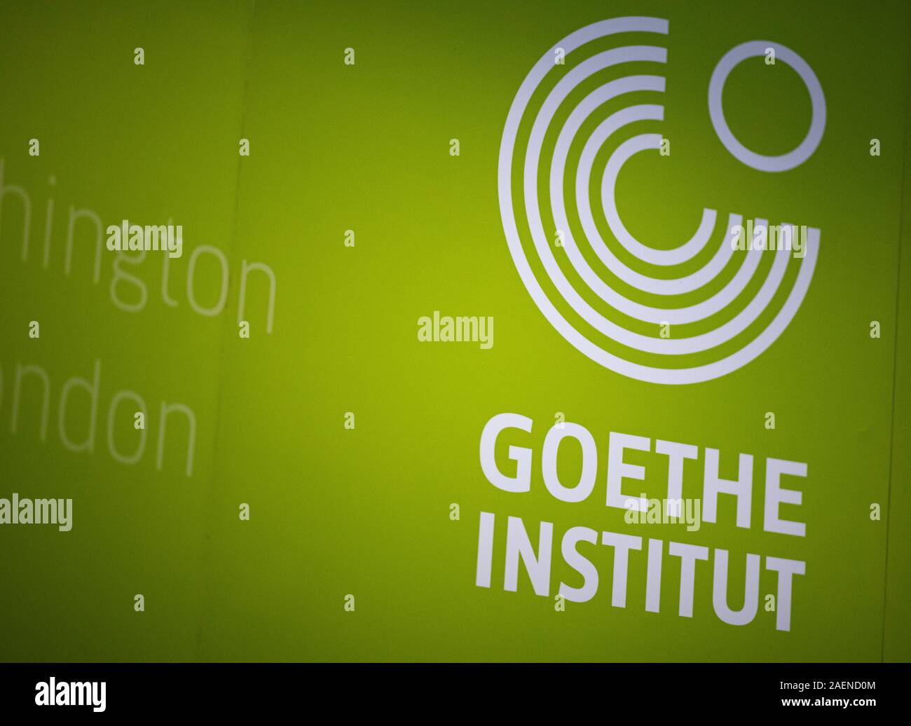 Berlin, Deutschland. 10 Dez, 2019. Das Logo des Goethe-Instituts wird an einer Wand auf einer Pressekonferenz über aktuelle Entwicklungen und Projekte. Credit: Fabian Sommer/dpa/Alamy leben Nachrichten Stockfoto