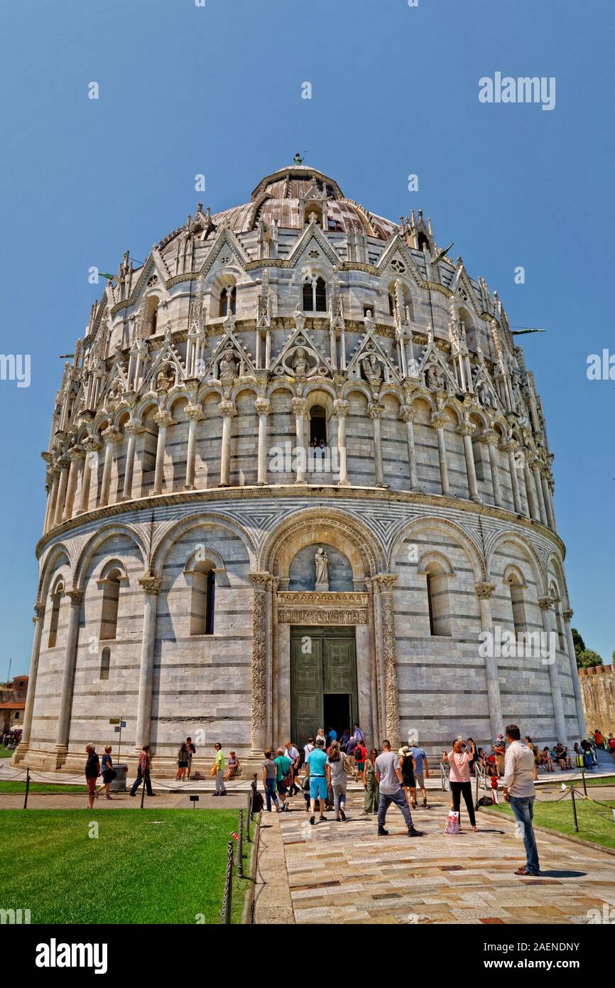 Die Pisa Baptisterium von St. John in der Nähe der Kathedrale von Pisa, Toskana, Italien. Stockfoto