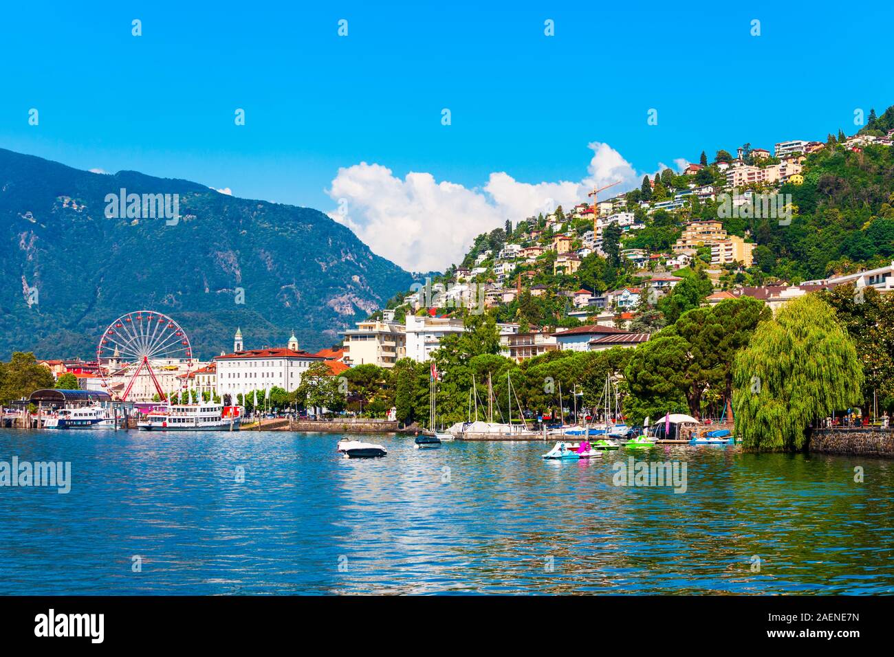 stadtansicht-mit-lago-maggiore-fotos-und-bildmaterial-in-hoher