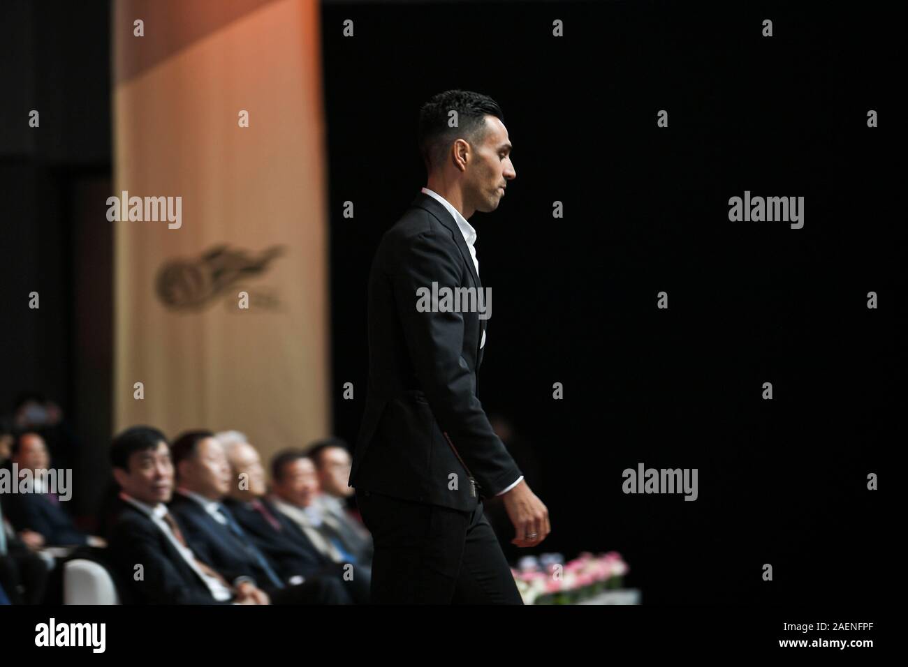 Der israelische Fußball-Spieler Eran Zahavi aus Guangzhou R&F F.C. gewinnt den Preis der Top Scorer während 2019 Ping ein Chinese Football Association Super League Preisverleihung in Shanghai, China, 7. Dezember 2019. Stockfoto