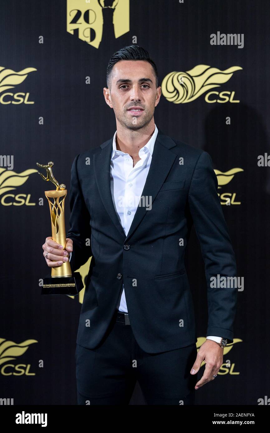 Der israelische Fußball-Spieler Eran Zahavi aus Guangzhou R&F F.C. gewinnt den Preis der Top Scorer während 2019 Ping ein Chinese Football Association Super League Preisverleihung in Shanghai, China, 7. Dezember 2019. Stockfoto
