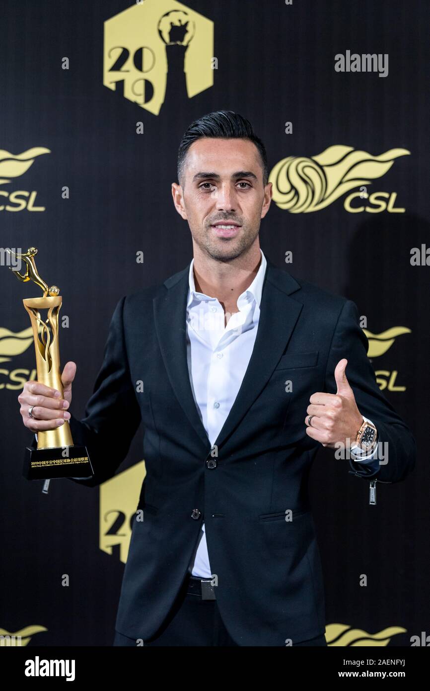 Der israelische Fußball-Spieler Eran Zahavi aus Guangzhou R&F F.C. gewinnt den Preis der Top Scorer während 2019 Ping ein Chinese Football Association Super League Preisverleihung in Shanghai, China, 7. Dezember 2019. Stockfoto