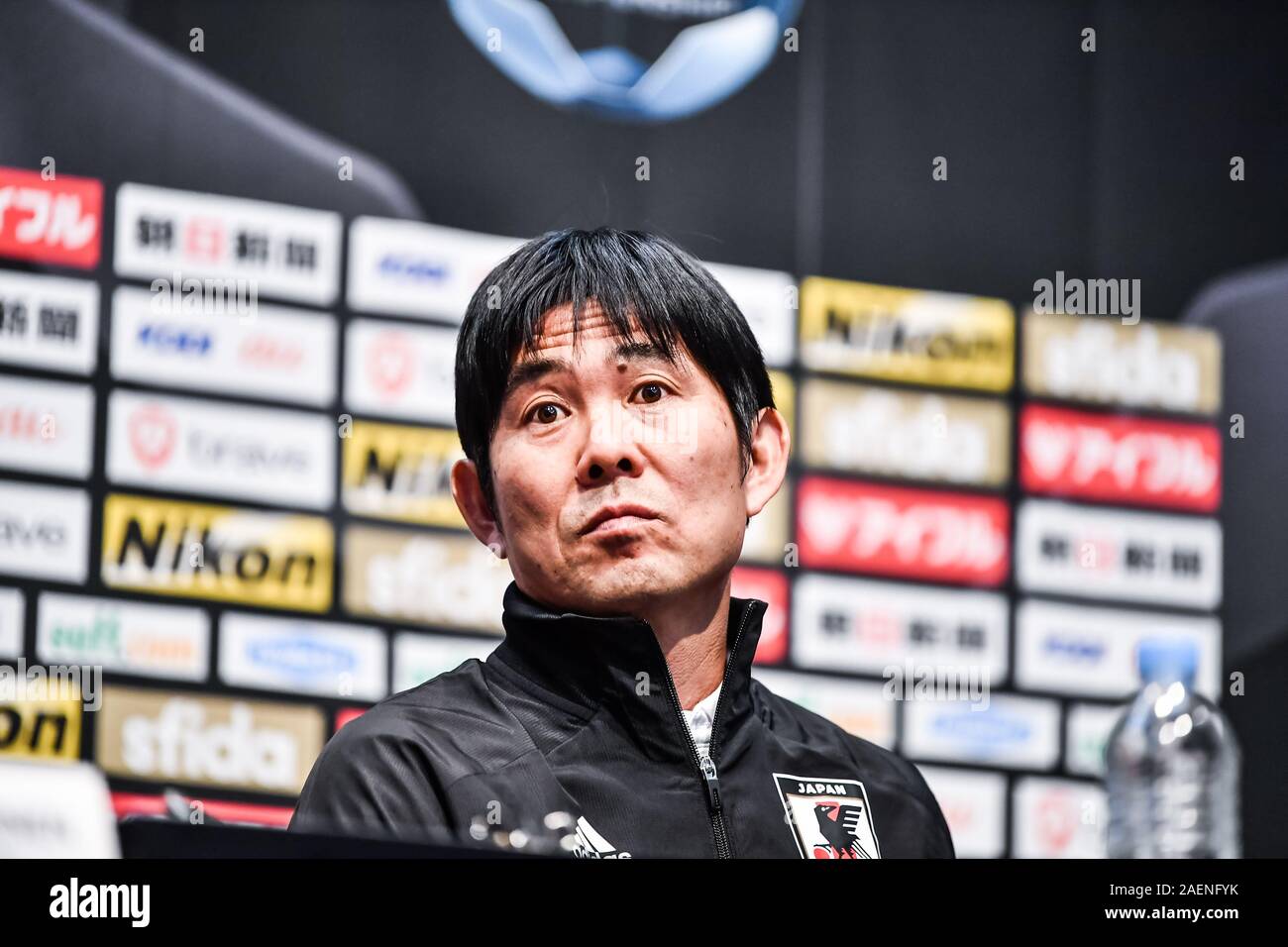 Head Coach der japanischen Männer Nationalmannschaft Hajime Moriyasu zeigt oben an der Pressekonferenz vor der EAFF E-1 Fußball-Europameisterschaft, auch als Eaff East Asian Cup, der im Dezember vom 10. bis 18, Busan, Südkorea, 9. Dezember 2019 bekannt. Stockfoto