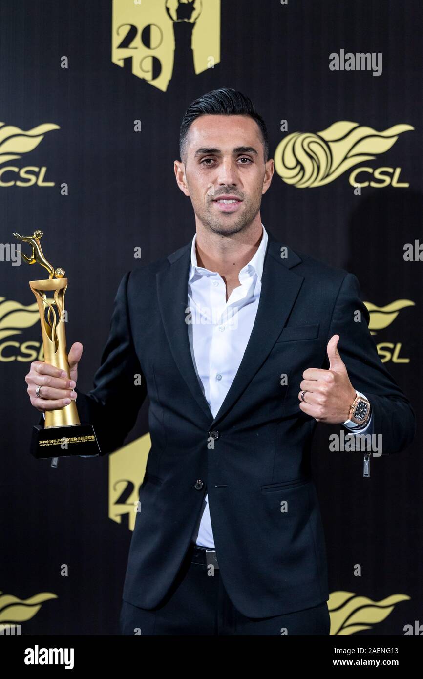 Der israelische Fußball-Spieler Eran Zahavi aus Guangzhou R&F F.C. gewinnt den Preis der Top Scorer während 2019 Ping ein Chinese Football Association Super League Preisverleihung in Shanghai, China, 7. Dezember 2019. Stockfoto