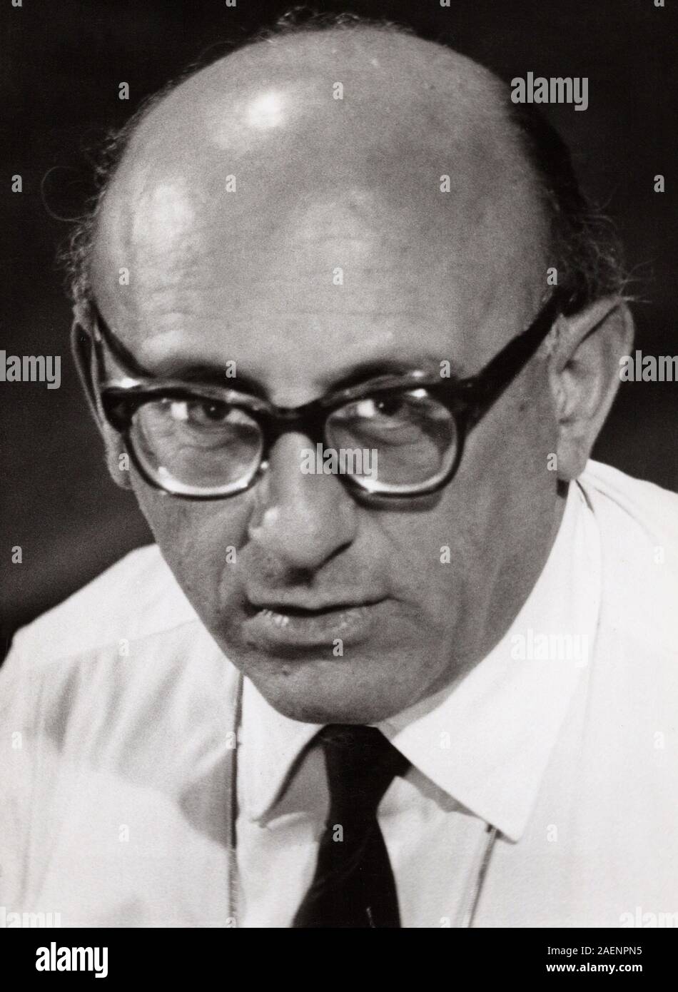 Robert Siodmak, deutscher Regisseur, Drehbuchautor und Rox, Deutschland 1950er Jahre. Der deutsche Regisseur, Drehbuchautor und Produzent Robert Siodmak, Deutschland 1950. Stockfoto