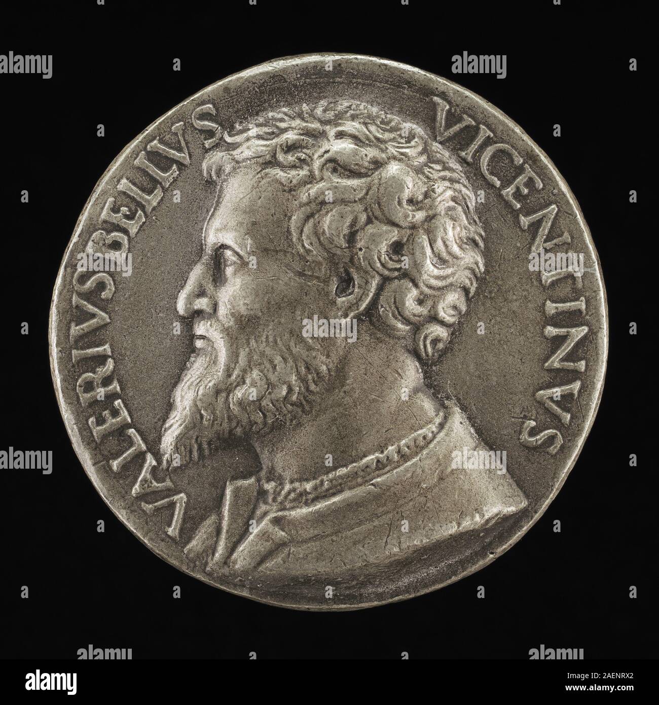 Ein Selbstporträt von Valerio Belli, das Gesichtszüge, Ausdruck, Kleidung, detaillierte Gravur zeigt. italienische Medaillenkunst der Renaissance und künstlerische Darstellung des Künstlers. Stockfoto