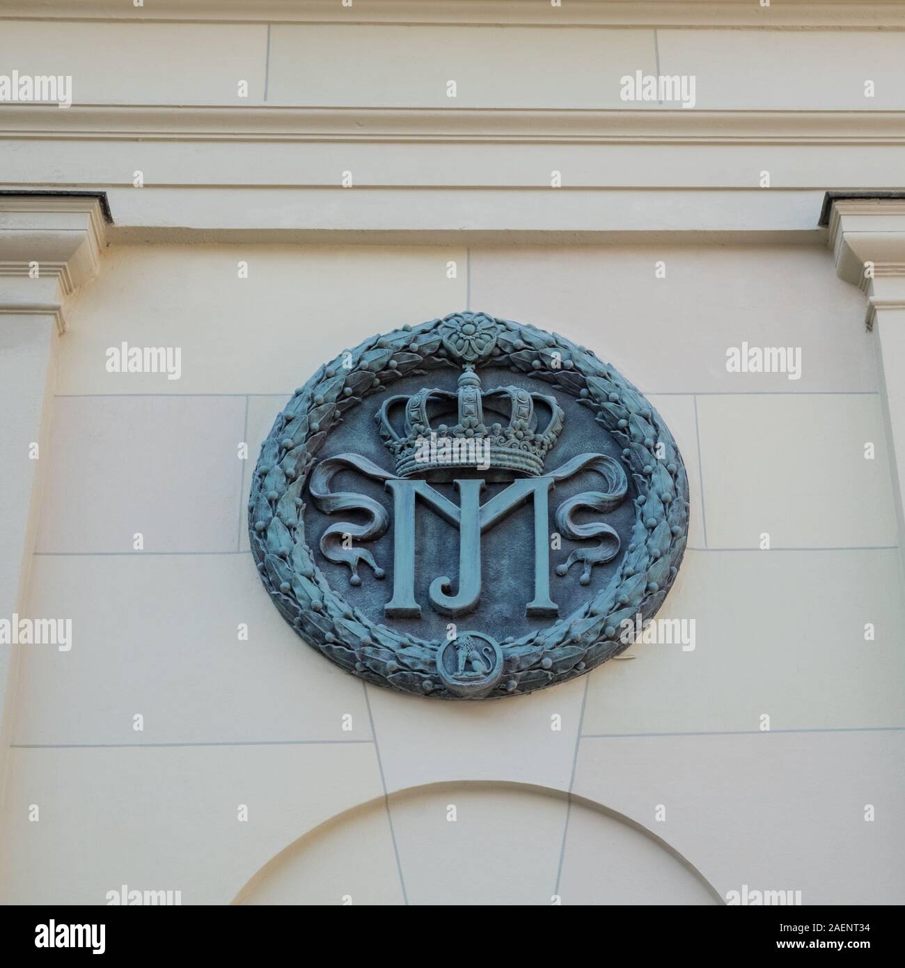 Monogramm und königlichen Abzeichen auf der Residenz Gebäude, München, Bayern, Deutschland Stockfoto