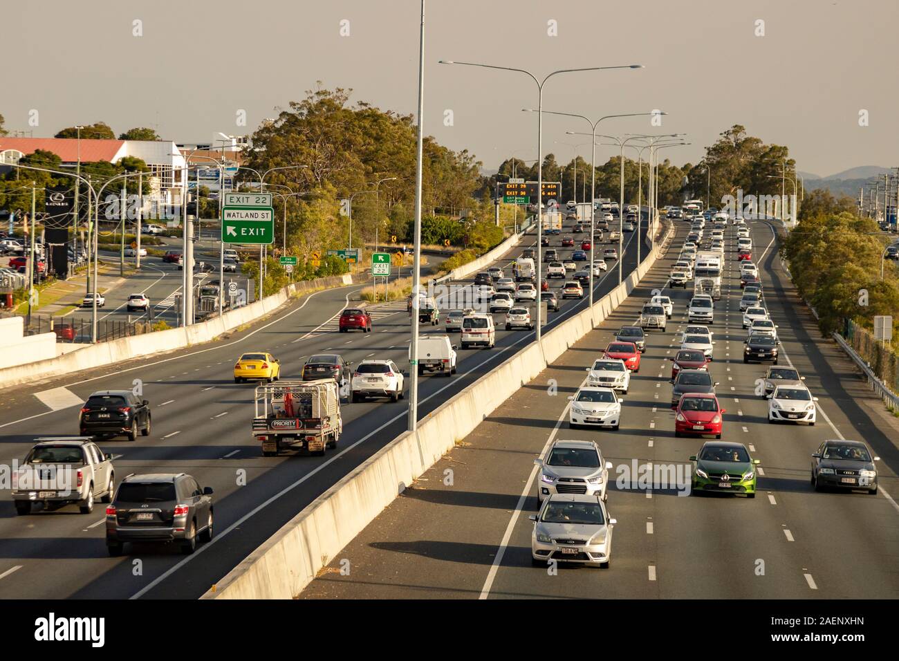 Die Autobahn M1 ist mit voller Kapazität als Kraftfahrer mit Verzögerungen von Staus an Queenslands verkehrsreichsten Straße. Stockfoto