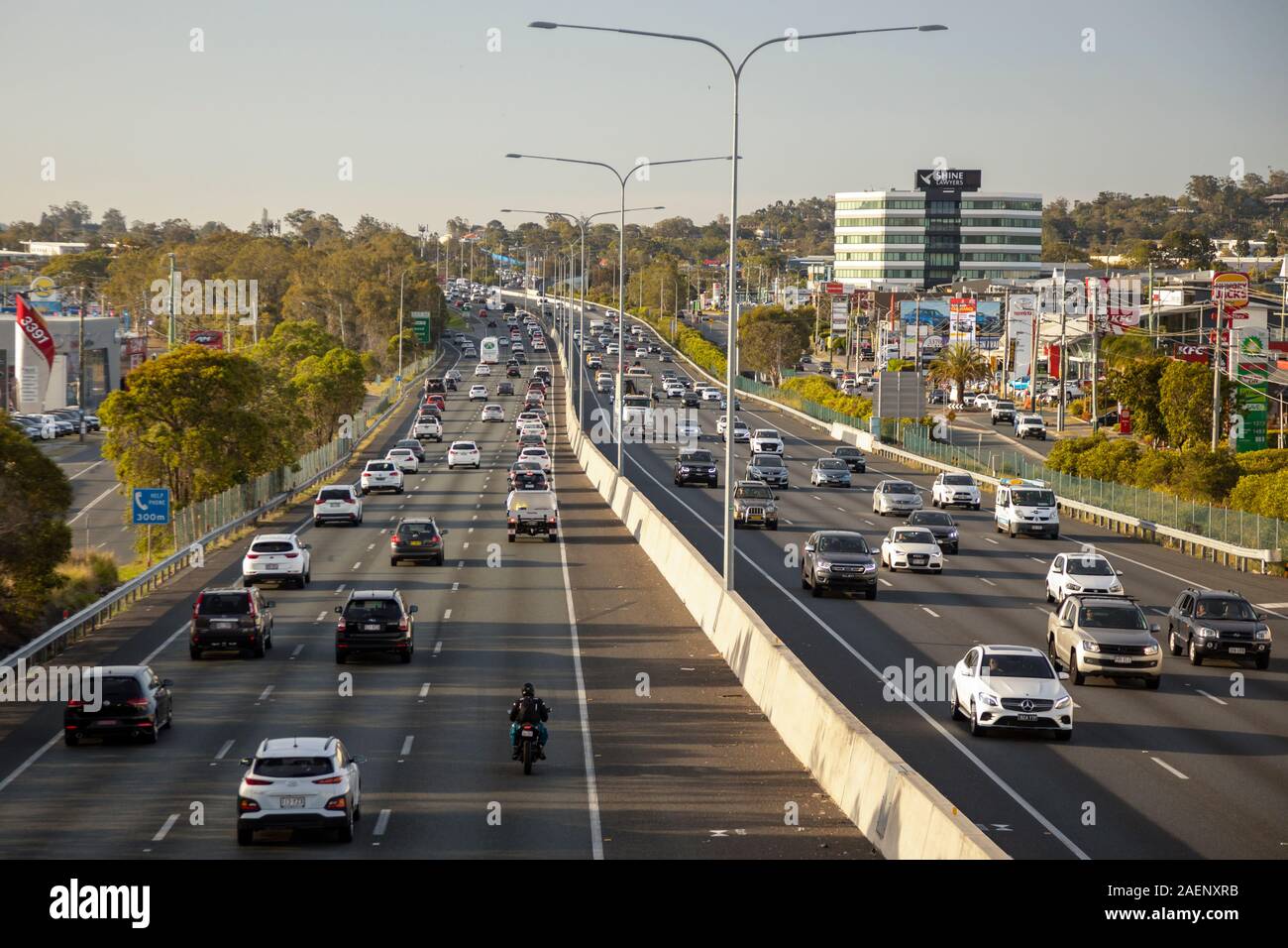 Die Autobahn M1 ist mit voller Kapazität als Kraftfahrer mit Verzögerungen von Staus an Queenslands verkehrsreichsten Straße. Stockfoto