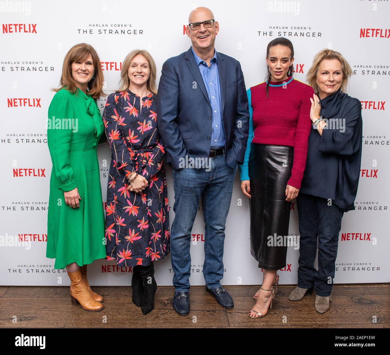 Siobhan Finneran, Dervla Kirwan, Harlan Coben, Hannah John-Kamen und Jennifer Saunders an der Fremden - Netflix Original Presse Screening, das Soho Hotel, London. Stockfoto