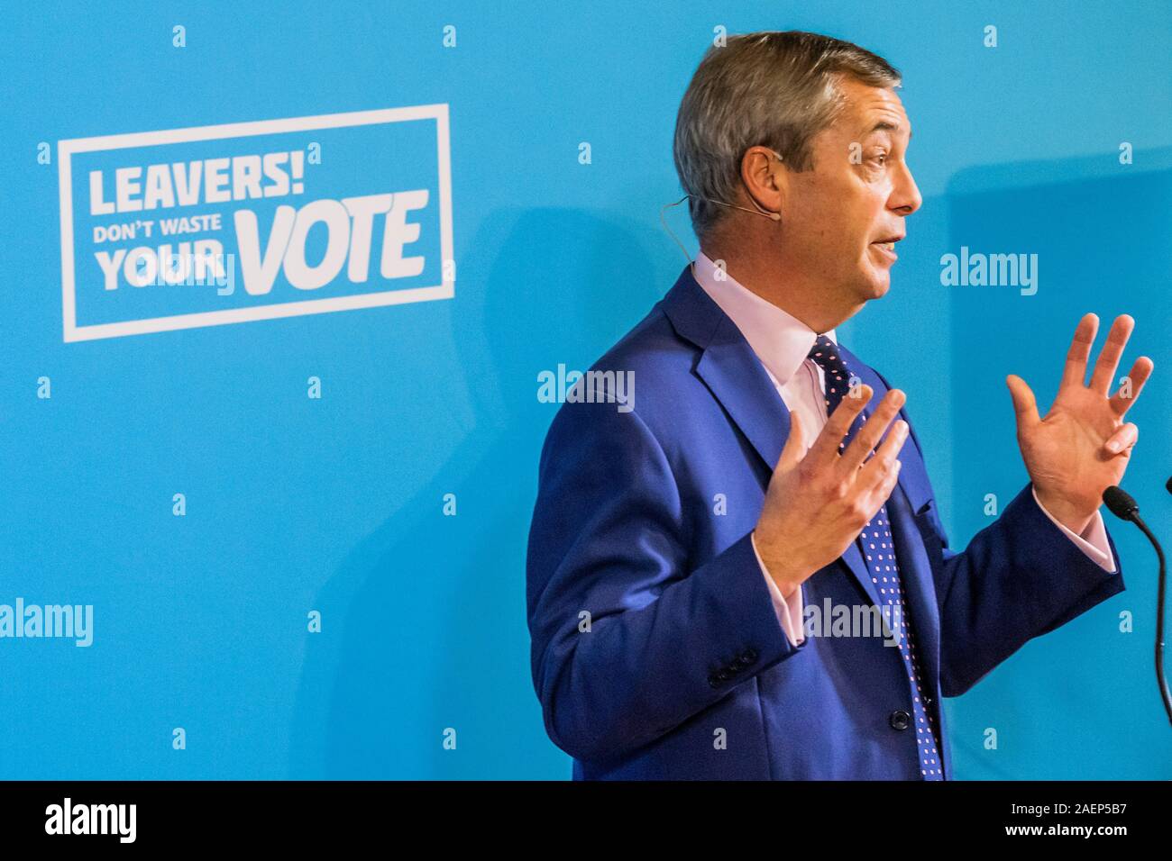 London, Großbritannien. 10 Dez, 2019. Nigel Farage spricht auf eine abschließende Pressekonferenz vor der Wahl, an der Emmanuel Center, marsham Street, London. Credit: Guy Bell/Alamy leben Nachrichten Stockfoto