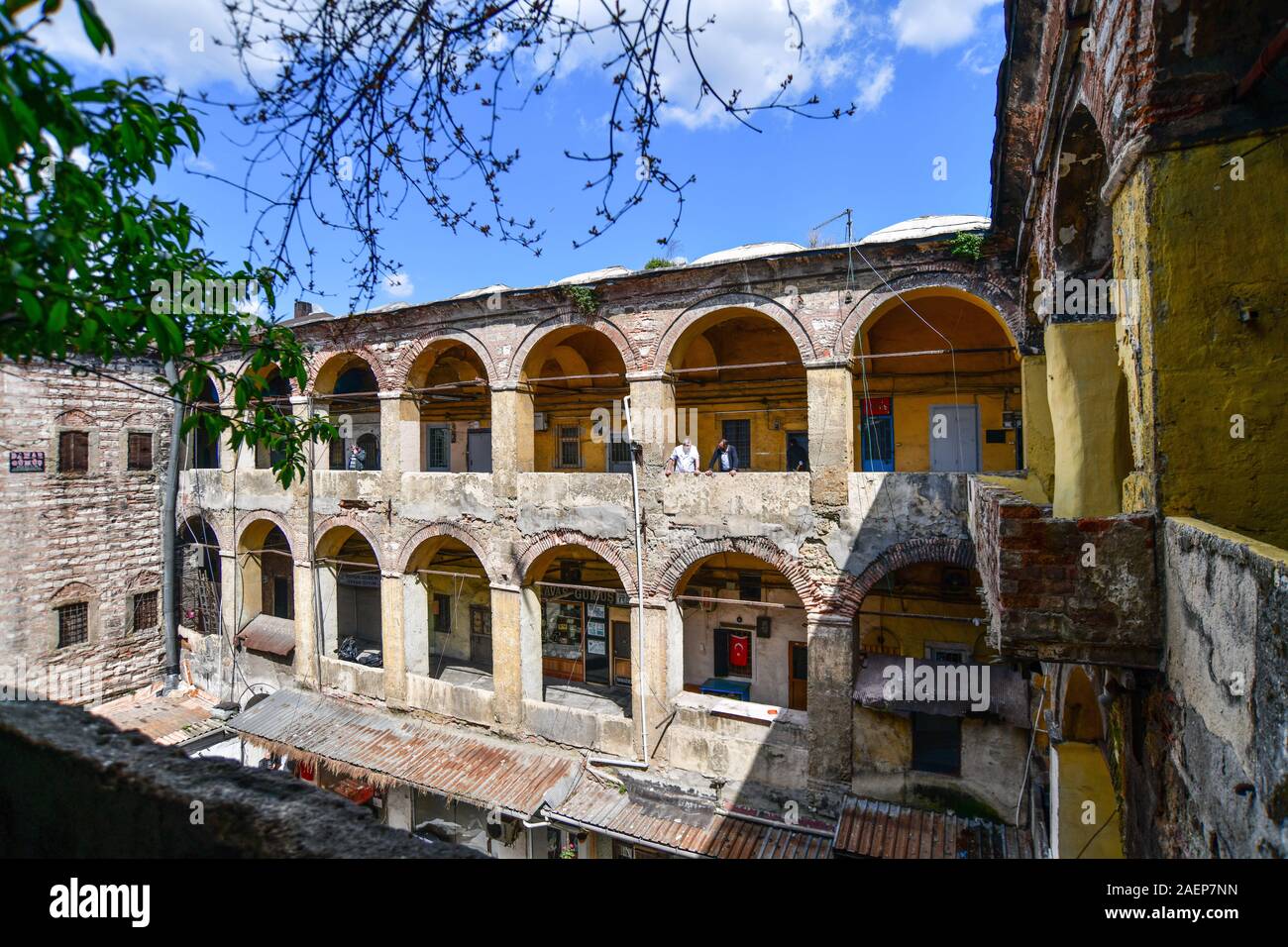 Türkei, Istanbul. Renovierte Tashan Karawanserei, auch bekannt als die Hekimhani oder hekim Han, im Einkaufsviertel von Laleli, zwischen Beyazit und Aks Stockfoto