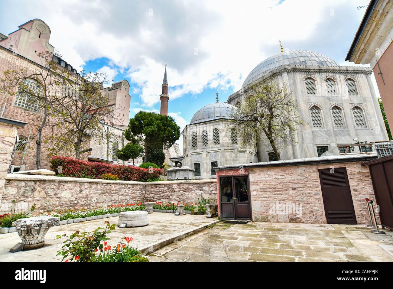 Türkei, Istanbul. Die Hagia Sophia (Aya Sofia) ist eine große christliche Basilika von Konstantinopel im 4. Jh. gebaut, dann wiederaufgebaut im 6 ce größer Stockfoto
