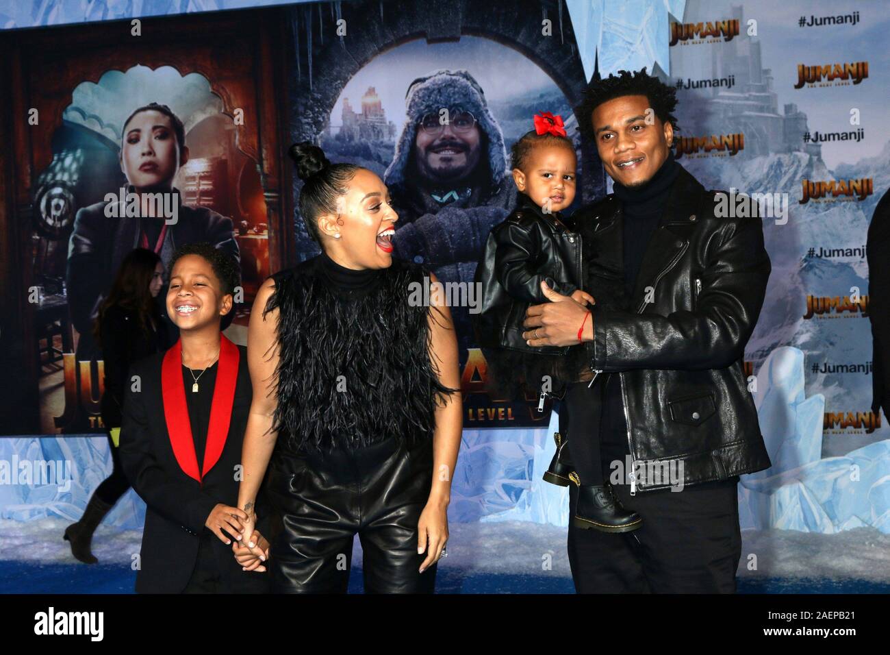 Los Angeles, CA. 9 Dez, 2019. Cree Hardrict, Tia Mowry-Hardrict, Kairo Hardrict Cory Hardrict in der Ankunftshalle für JUMANJI: DIE NÄCHSTE EBENE Premiere, TCL Chinese Theatre (ehemals Grauman's), Los Angeles, CA Dezember 9, 2019. Credit: Priscilla Grant/Everett Collection/Alamy leben Nachrichten Stockfoto