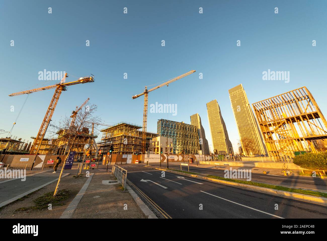 Momentan eine Baustelle auf der Greenwich Peninsula in der Nähe der O2, London, UK. Ritter Drachen, Entwickler, Architekten Verbündete und Morrison. Nachmittag Leuchten Stockfoto