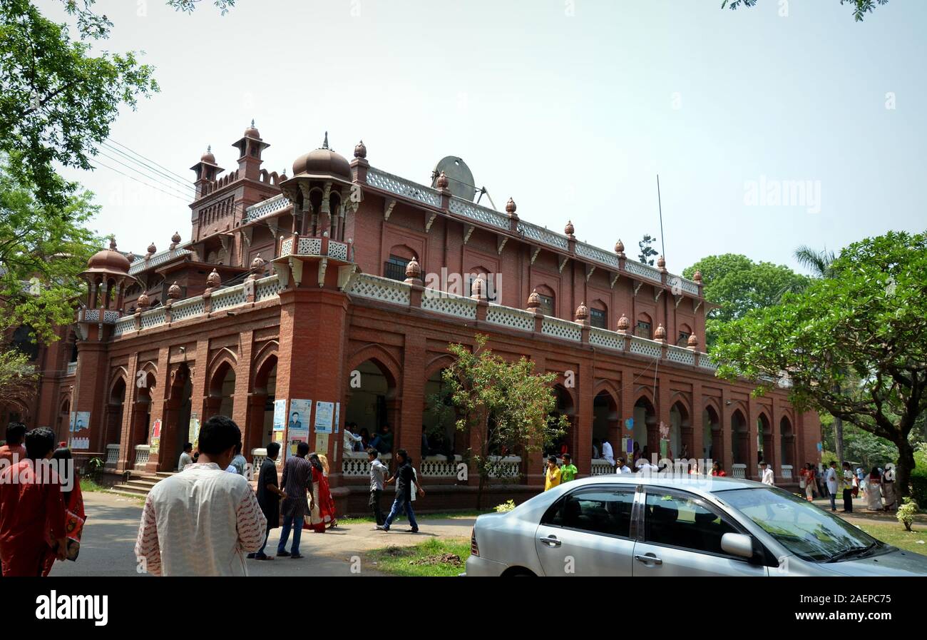 Ein 100 Jahre alter Architektur, das Curzon Hall ist eine britische Raj - ära bauen und der Fakultät für Naturwissenschaften an der Universität Dhaka. Stockfoto