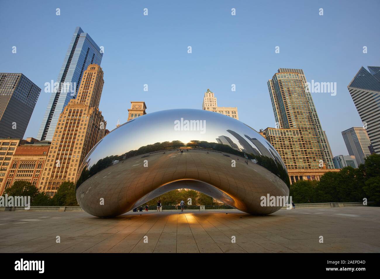 Die Skulptur Cloud Gate, die auch als Bean, Millenium Park, Chicago, Illinois, USA bekannt Stockfoto