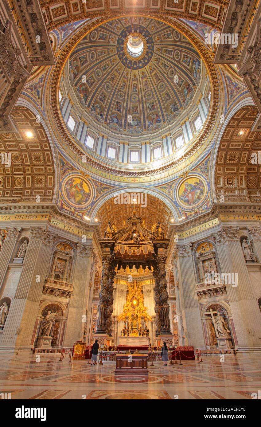 Innenraum der St. Peter Basilika, Rom, Italien Stockfoto