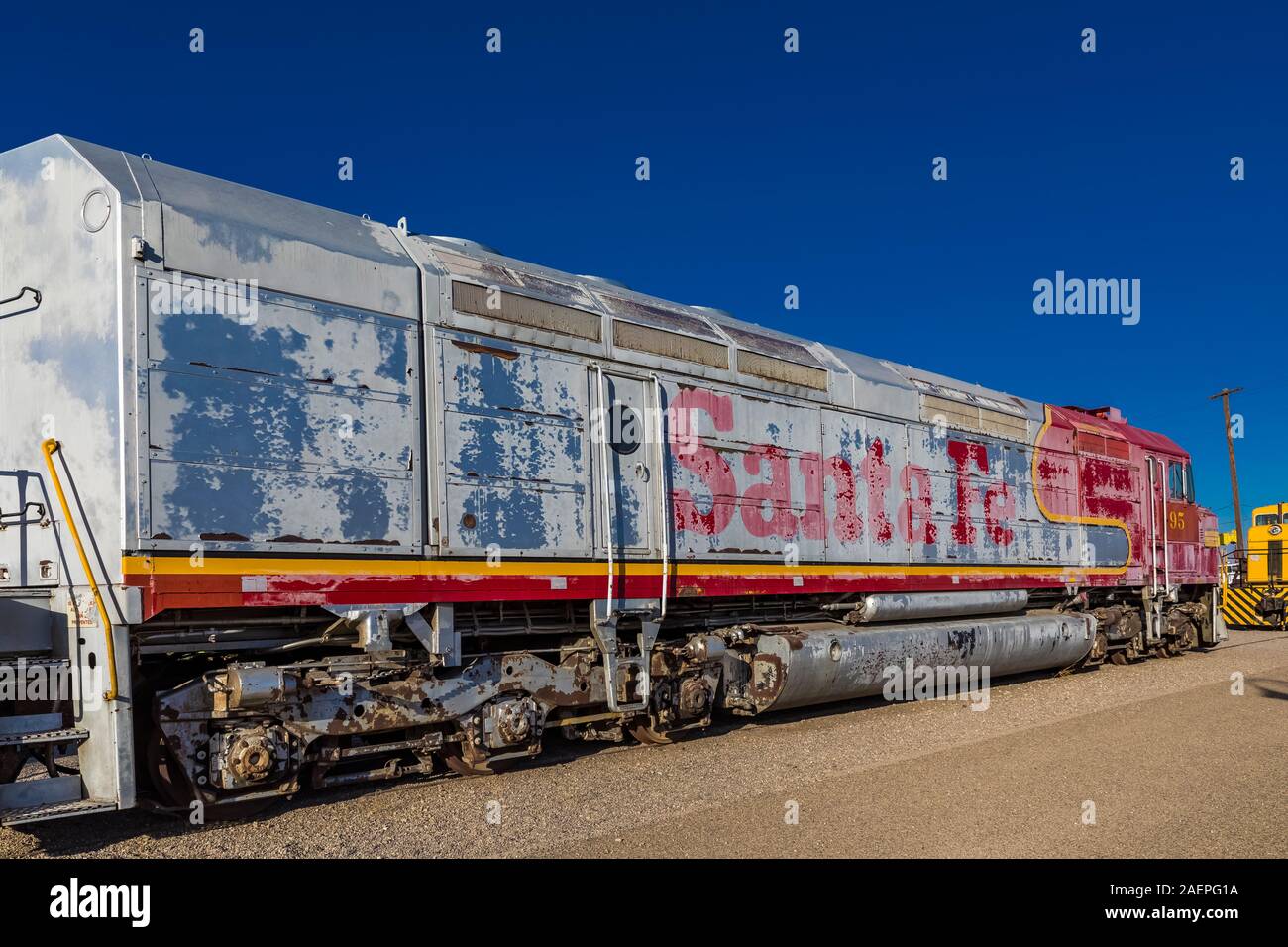 Santa Fe RP45 Dieselmotor im klassischen warbonnet Farben auf Anzeige an Western America Railroad Museum am Harvey Haus Railroad Depot in der Nähe der Route 66 Stockfoto