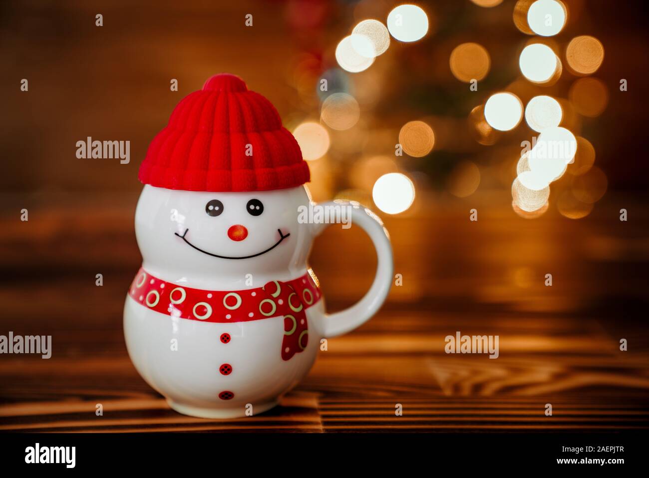 Eine Schale mit Weihnachten Konzept und geschmückten Weihnachtsbaum. Neues Jahr Konzept. Stockfoto
