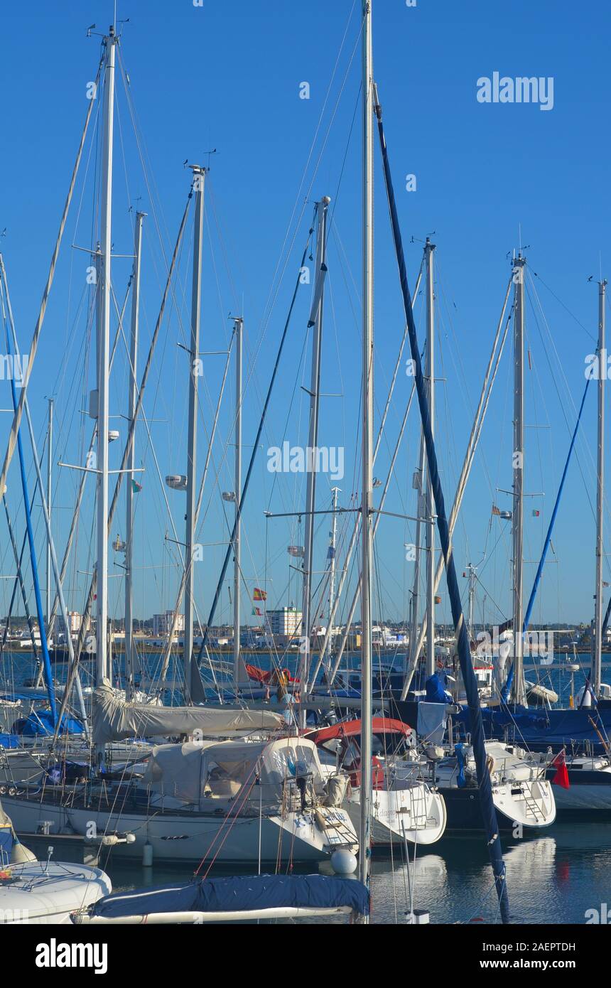 Yachten und Sport Boote am Dock von Vila Real do Santo Antonio, Algarve, Portugal Stockfoto