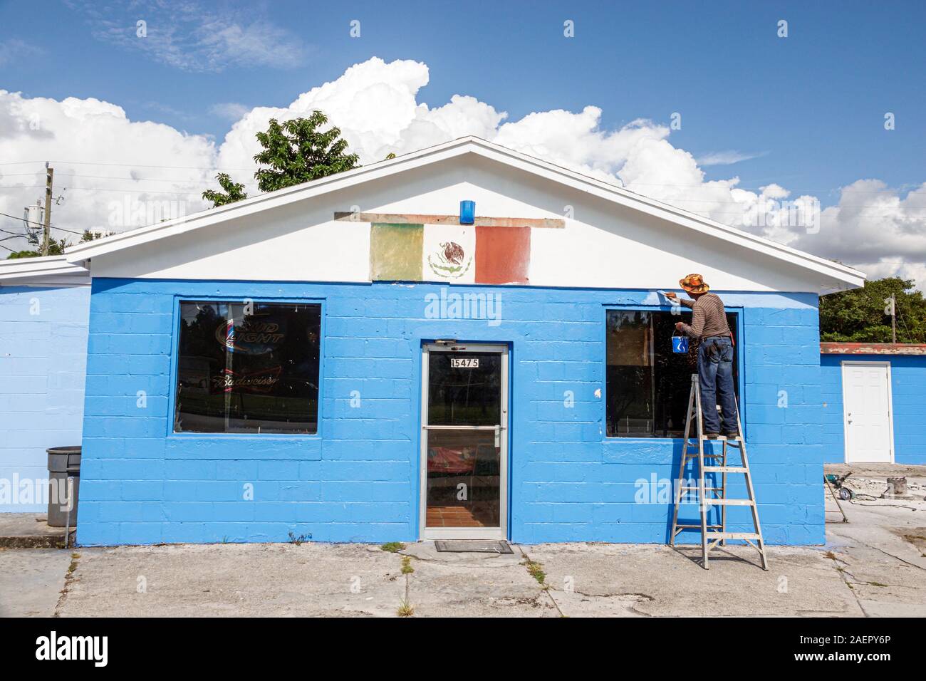 Indiantown Florida, einstöckiges kommerzielles Gebäude, lateinamerikanisch-lateinamerikanische Minderheit von Einwanderern, Männer, Erwachsene, Maler Stockfoto