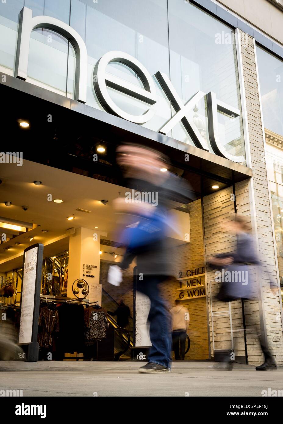 Nächste Mode. Der shop Front zum nächsten Store, ein Modehaus, an der Londoner Oxford Street. Stockfoto