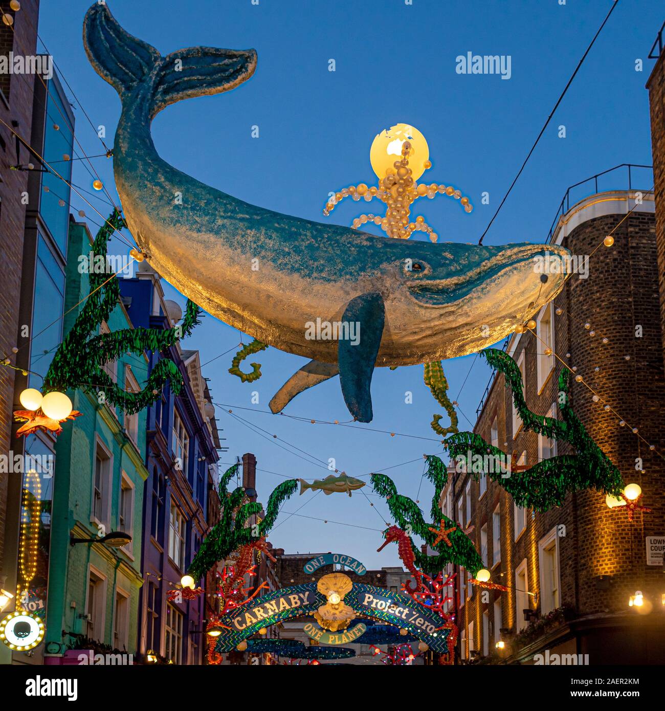 Carnaby Street Christmas lights 2019 In Zusammenarbeit mit Ocean conservation Charity Project Zero, bestehend aus theatralischen Unterwasser Szenen und Meer Stockfoto