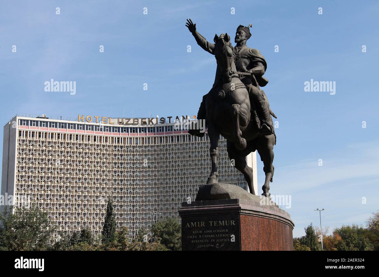 Amir Temur Statue und der sowjetischen Ära in Taschkent Usbekistan Hotel Stockfoto