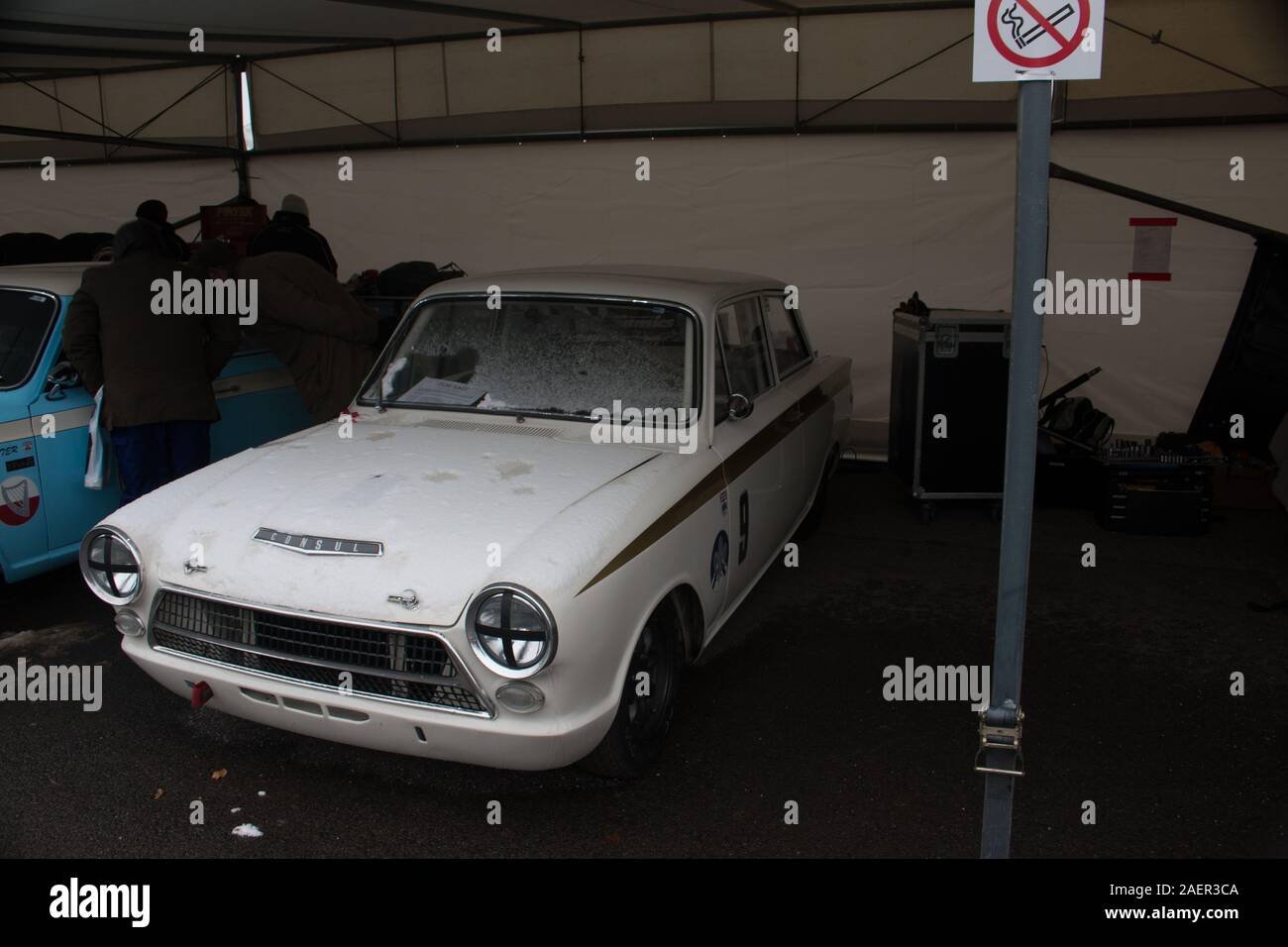 1965 Konsul Ford-Lotus Cortina Mk1 Fahrer BSCC Stuart Clark jtw 497 c Goodwood Motor Racing Chichester West Sussex Stockfoto