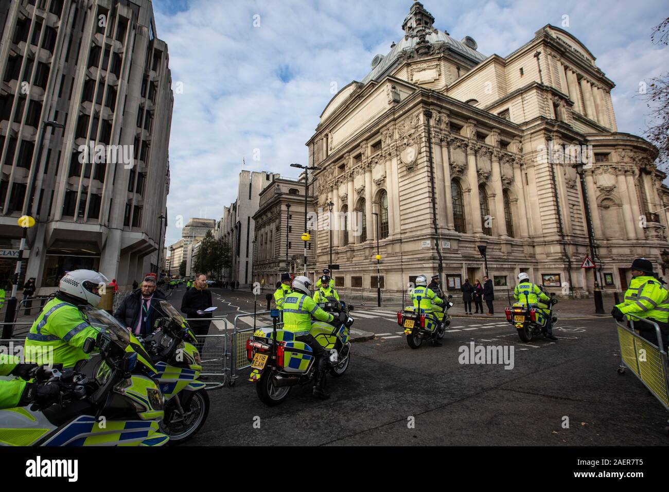 Die Demonstranten versammeln sich in Trafalgar Square gegen die NATO 70-jähriges Jubiläum Gipfel und USA Präsident Donald Trump Besuch in London, England, Großbritannien Stockfoto