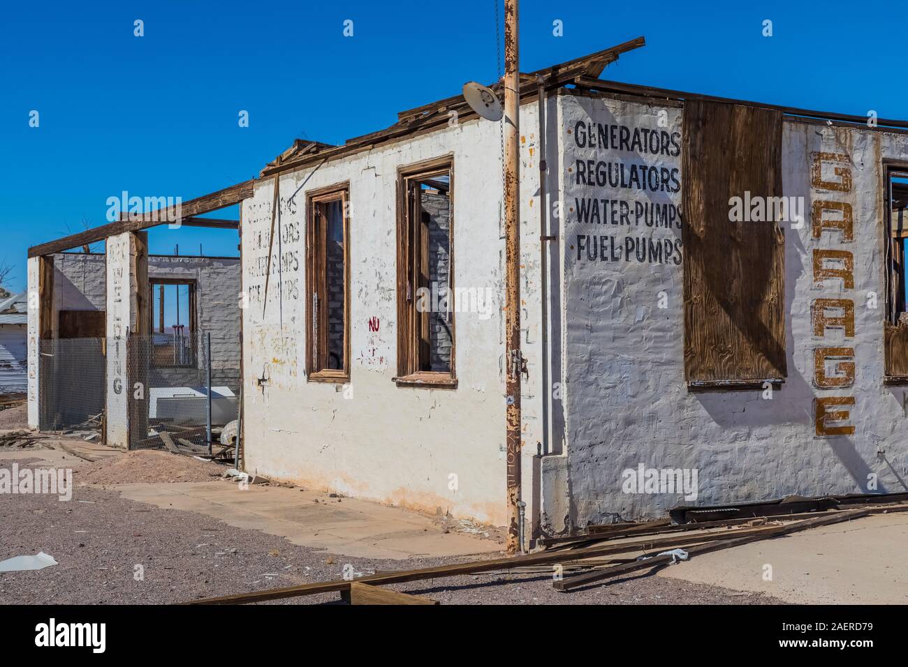 Ruinen einer alten Tankstelle in der Geisterstadt Ludlow entlang der Route 66 in Kalifornien, USA [kein Eigentum Freigabe; für redaktionelle Lizenzierung verfügbar Stockfoto