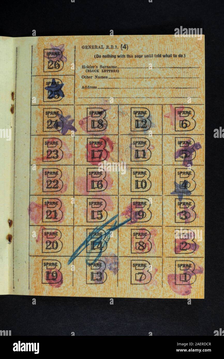 Ersatz-Coupon-Seite (B) in einem Replica Ration Book aus dem Jahr 1941, einem Stück Erinnerungsstücke aus Großbritannien aus dem zweiten Weltkrieg in den vierziger Jahren. Stockfoto