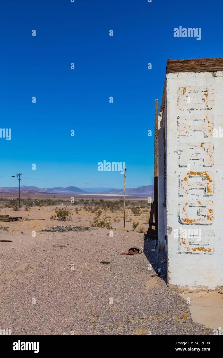 Ruinen einer alten Tankstelle in der Geisterstadt Ludlow entlang der Route 66 in Kalifornien, USA [kein Eigentum Freigabe; für redaktionelle Lizenzierung verfügbar Stockfoto