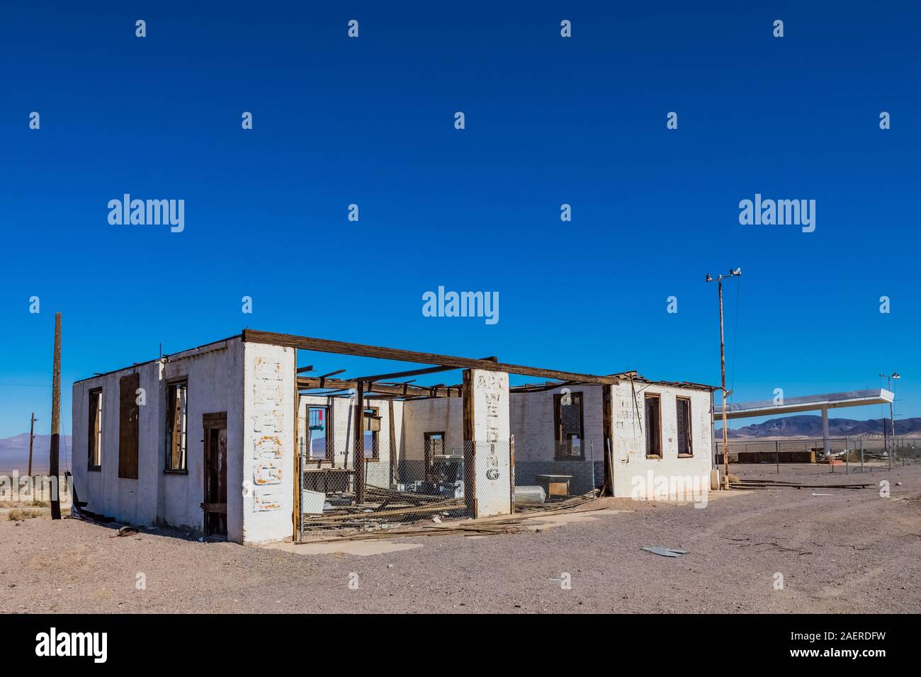 Ruinen einer alten Tankstelle in der Geisterstadt Ludlow entlang der Route 66 in Kalifornien, USA [kein Eigentum Freigabe; für redaktionelle Lizenzierung verfügbar Stockfoto
