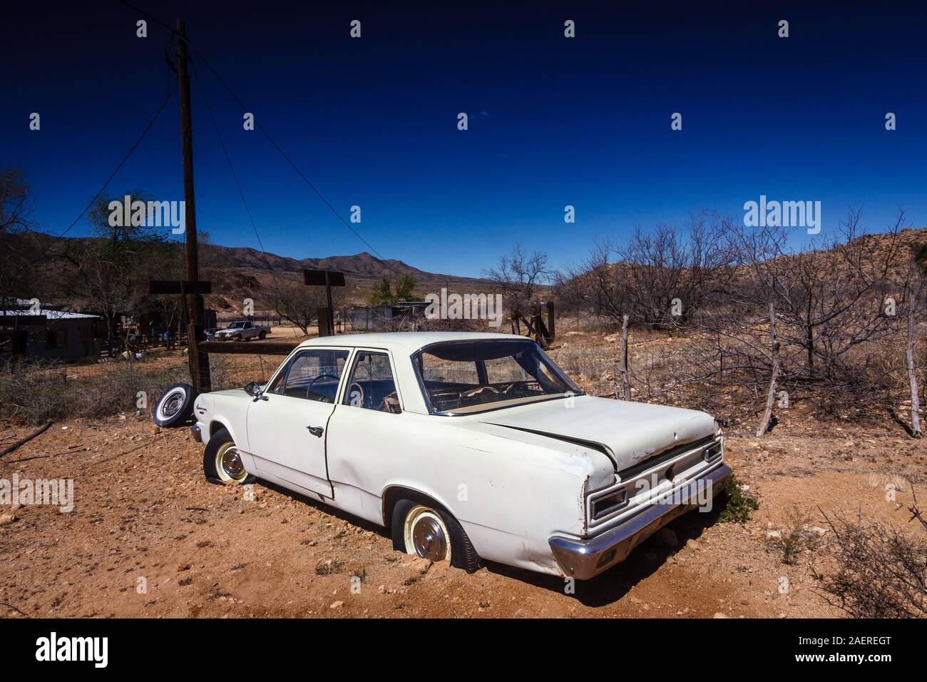 Zertruemmerten Auto in Hackberry General Store an der Route 66 Stockfoto