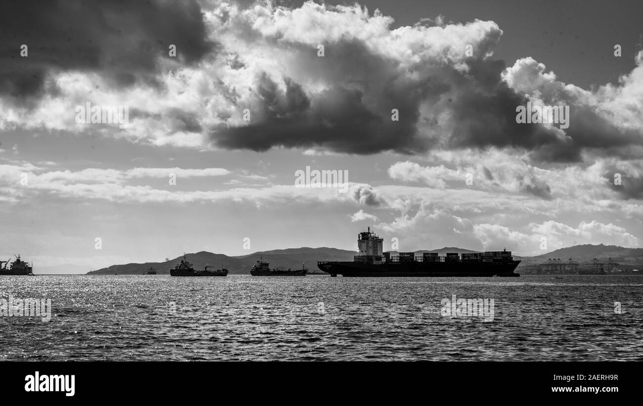 Schiff entlang der Küste, Riviera Del Sol, Provinz Malaga, Spanien Stockfoto