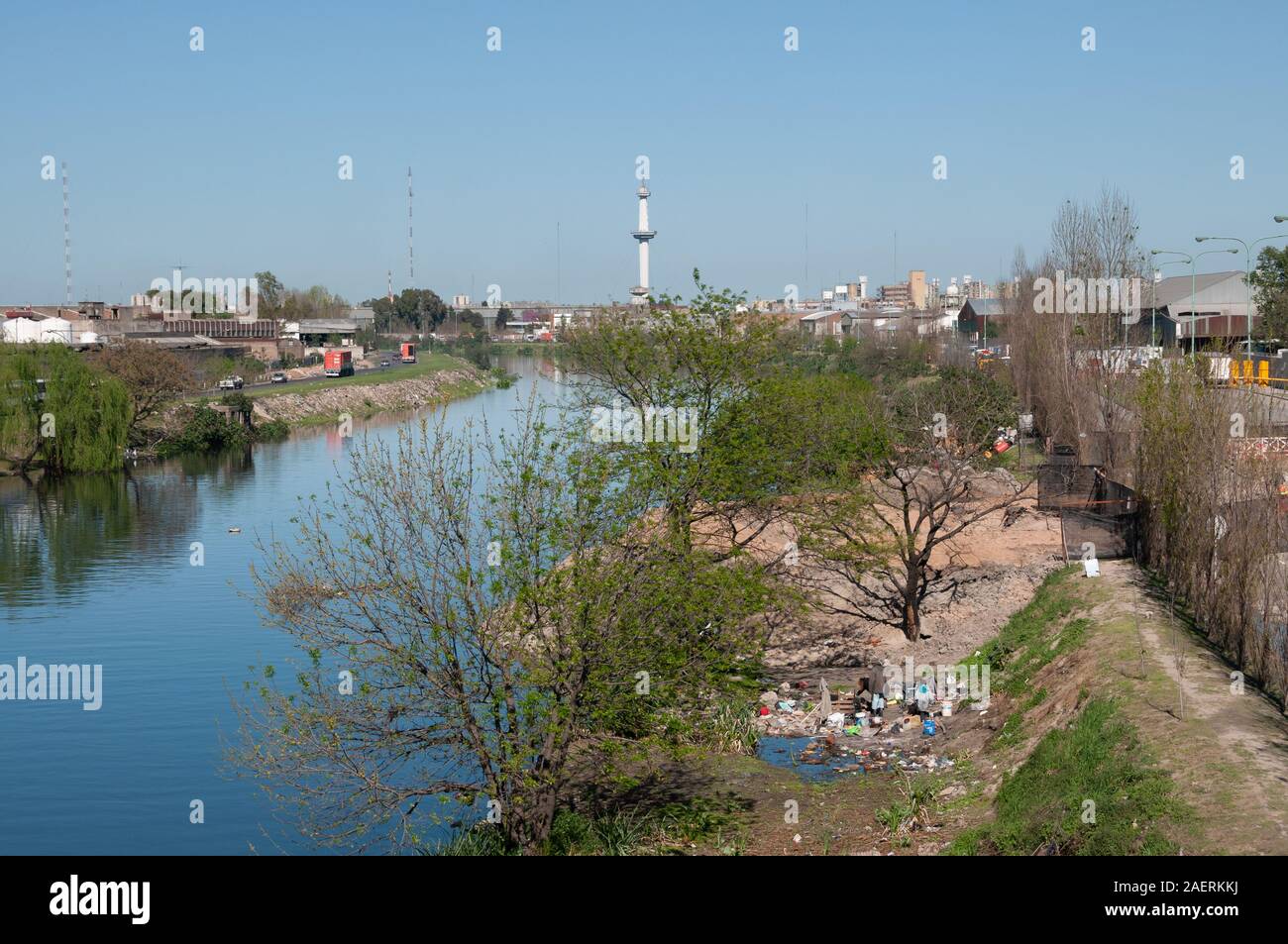 Diese verschmutzten Fluss Riachuelo genannt wird, im Süden von Buenos Aires Stadt Stockfoto