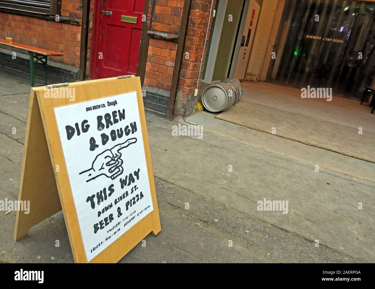 DigBrew & Dough, Bier & Pizza, Dig Brew Co, 43 River St, Deritend, Digbeth, Birmingham, West Midlands, England, Großbritannien, B5 5SA Stockfoto