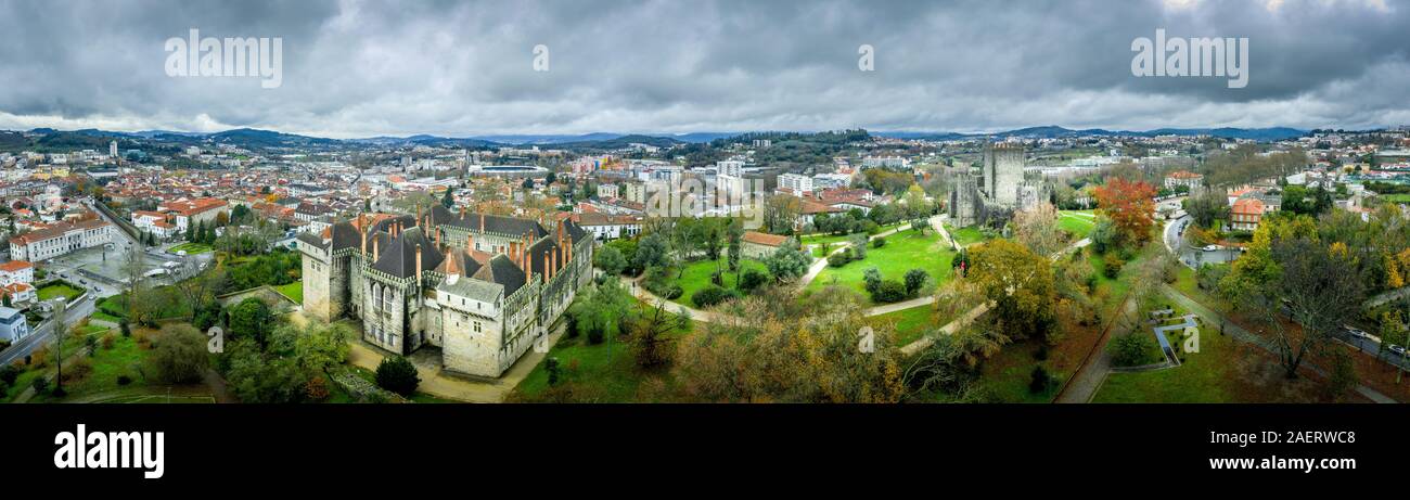 Luftaufnahme des Paco dos Duques de Braganca in Guimareas Portugal Stockfoto