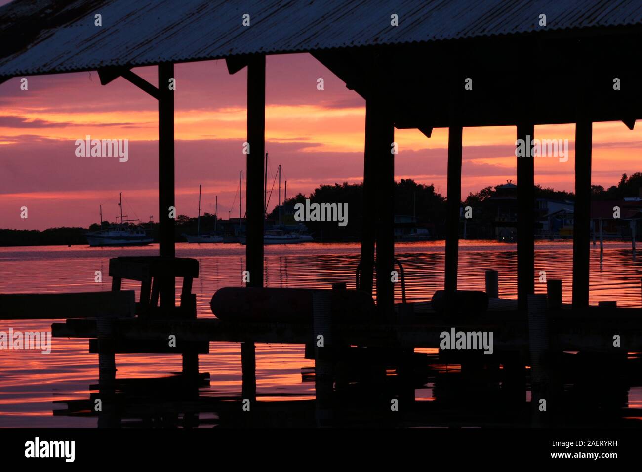 Schönen stimmungsvollen Sonnenuntergang bei Bocas del Toro Stockfoto