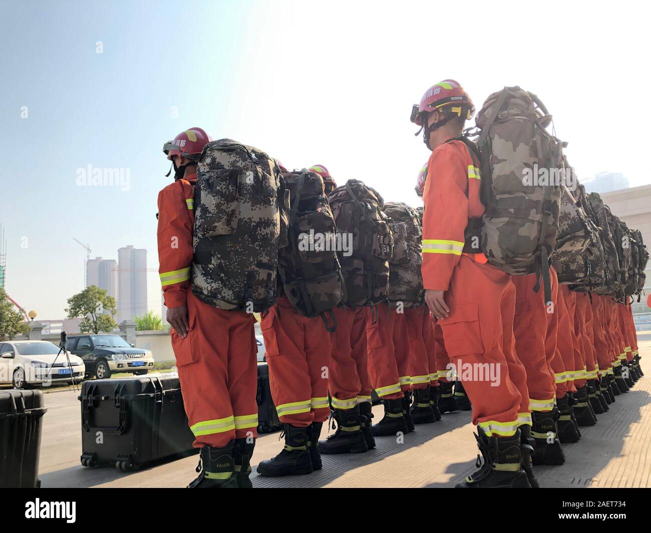 Feuerwehrleute sammeln und Vorbereiten zum Baise zu gehen und die Rettungsaktion in Yulin Stadt leiten, South China Guangxi Zhuang autonomen Region, 25 November 2019 Stockfoto