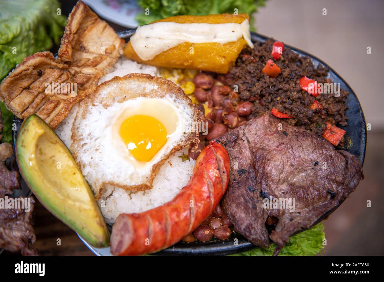 Lecker aussehenden lokale Küche frisch serviert, Bogotá, Kolumbien Stockfoto