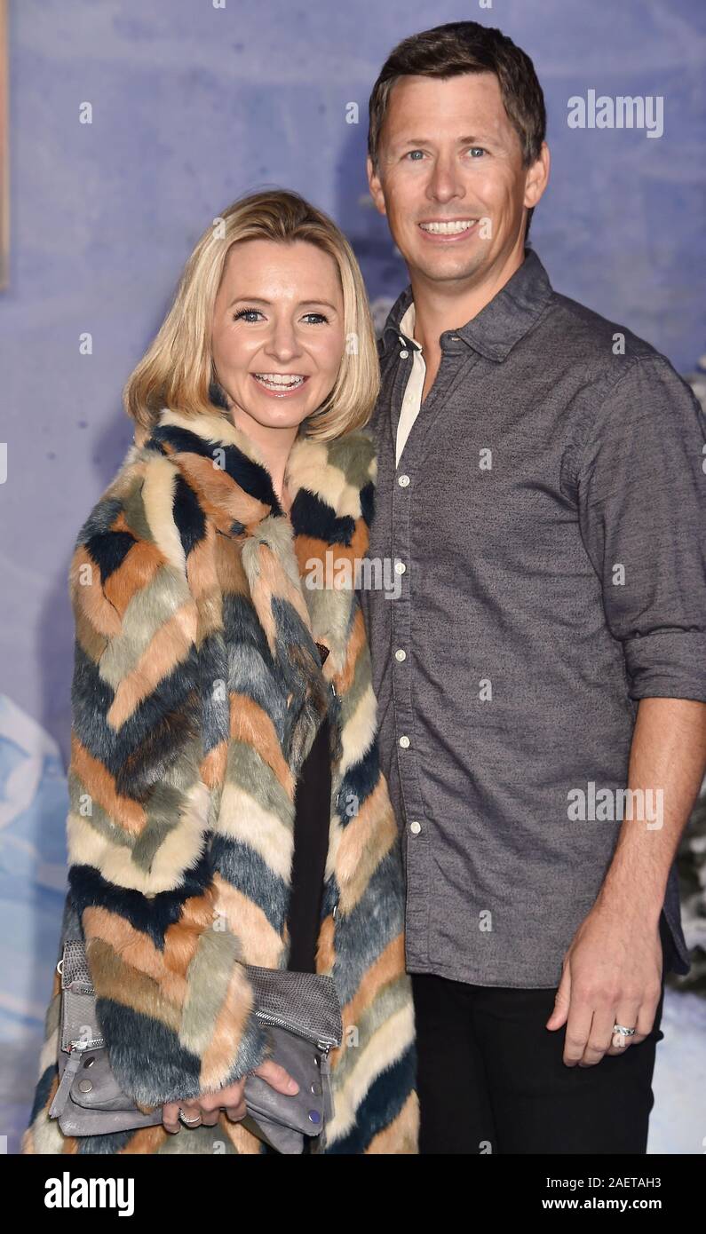 HOLLYWOOD, CA - 09 Dezember: Beverley Mitchell (L) und Michael Cameron die Premiere von Sony Pictures'' Jumanji teilnehmen: Die nächste Ebene' an der TCL Chinese Theatre am 09. Dezember 2019 in Hollywood, Kalifornien. Stockfoto