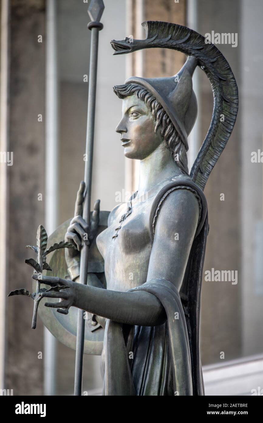 Statue der griechischen Göttin Athene, Bogotá, Kolumbien Stockfoto