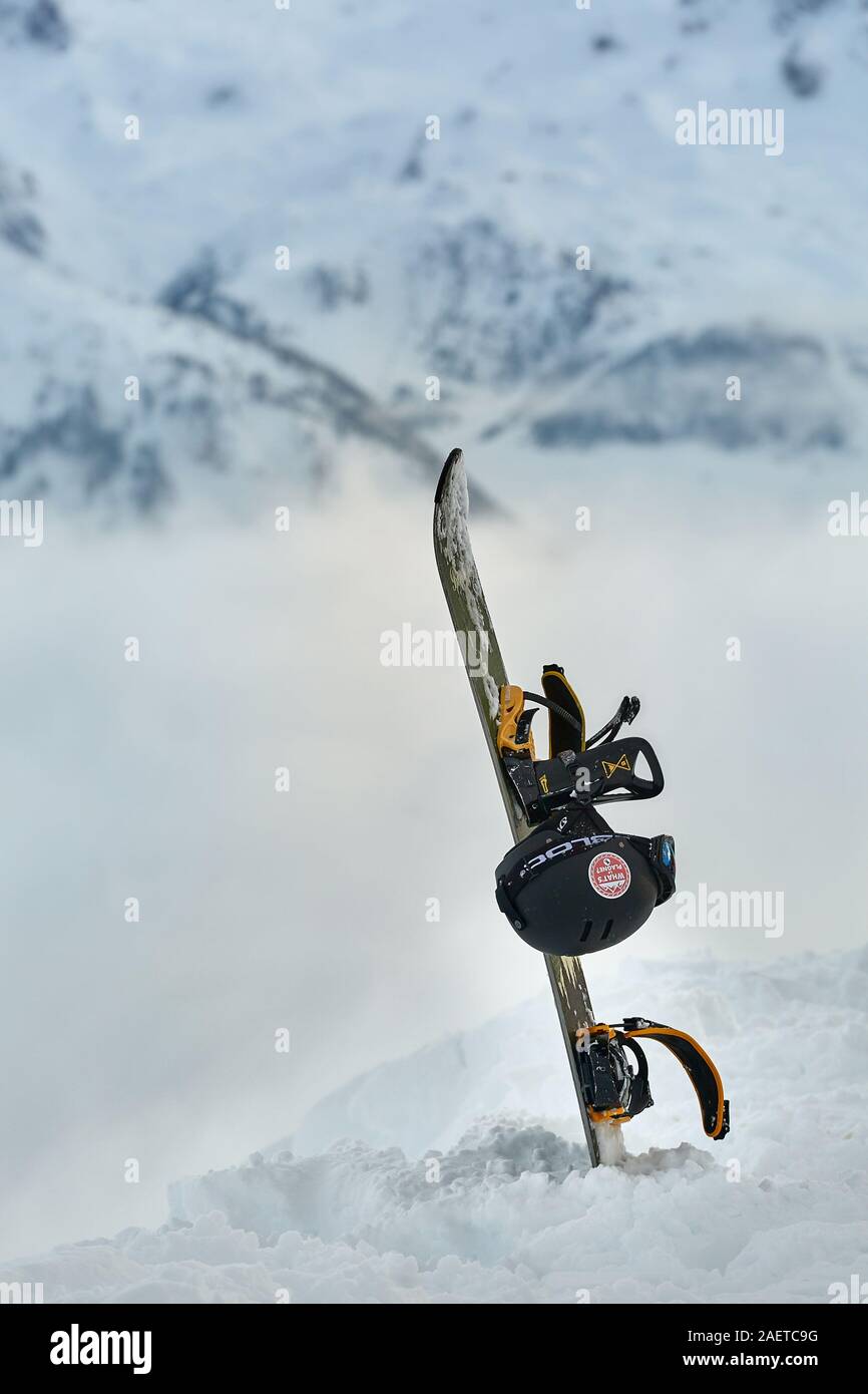 Snowboard auf einem Berg Stockfoto