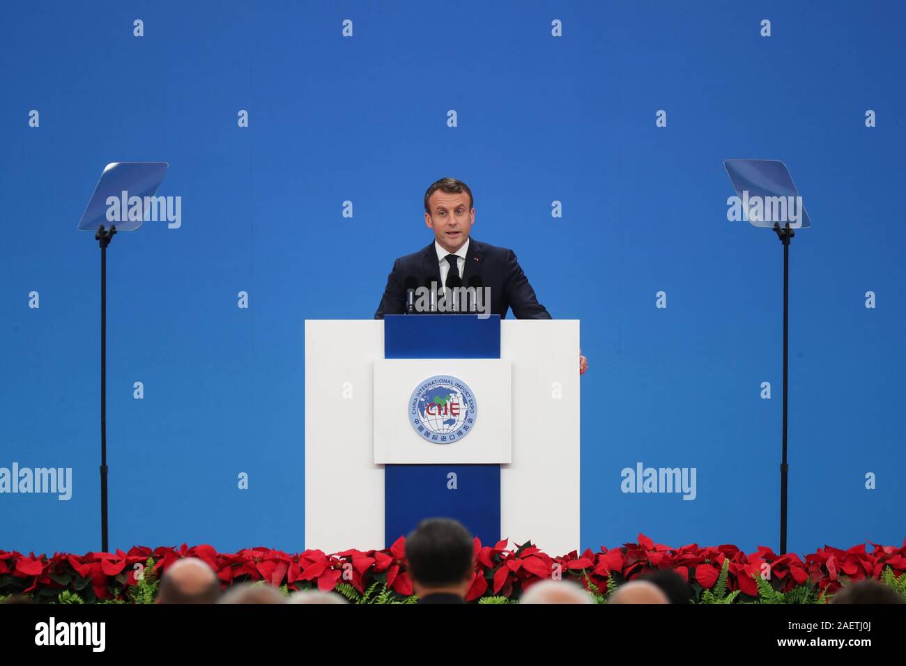 Die etablierten französischen Präsident Emmanuel Längestrich liefert eine Rede bei der Eröffnung des zweiten China International Import Expo (CIIE) auf nationaler Stockfoto