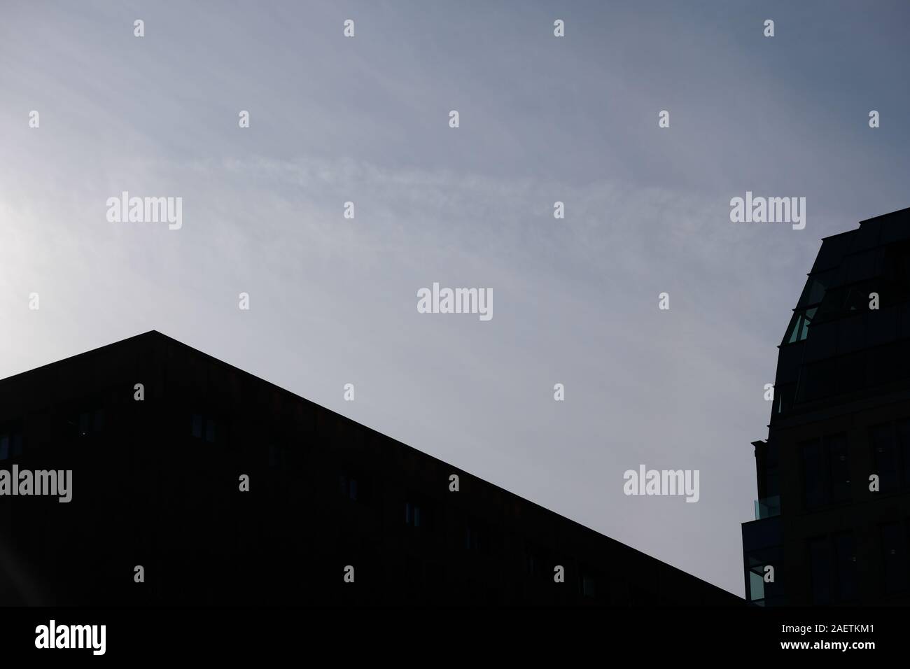 Gebäude in der Nähe des Washington Square in New York City Silhouette gegen einen klaren Himmel. Stockfoto