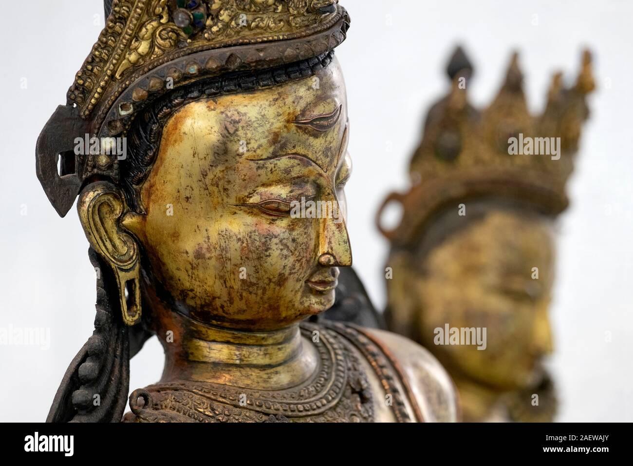 Nepalesische Zahlen von Indra (links) und Indrani (rechts), Musée des Arts Asiatiques / Museum für Asiatische Kunst, Nizza, Côte d'Azur, Frankreich, Europa Stockfoto